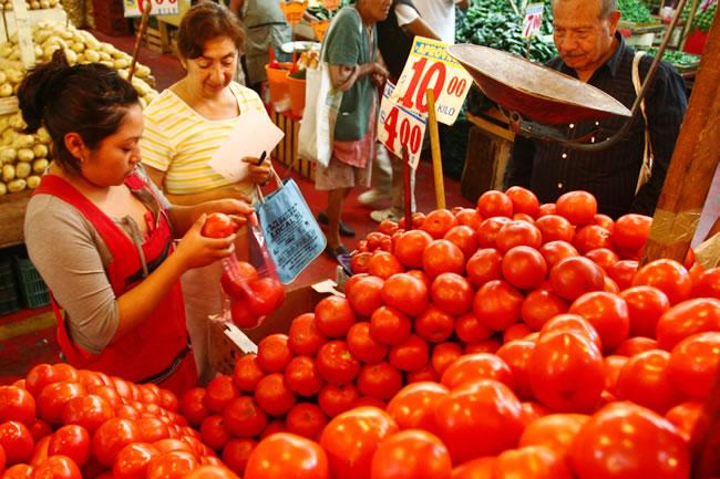 México y EU alcanzan acuerdo y terminan “guerra del tomate”