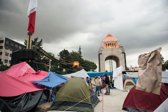 CNTE acepta compactar plantón en Monumento a la Revolución