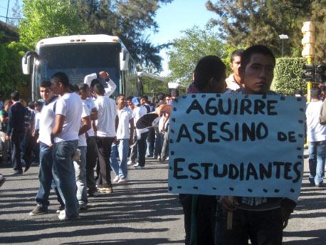 Normalistas acusan intentos del gobierno de Guerrero por sobornarlos