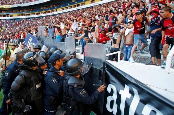 Consignan a nueve personas relacionadas con el la violencia en el estadio Jalisco