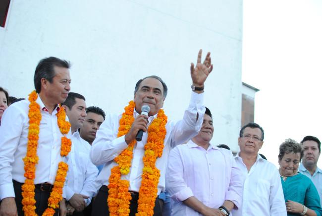 Héctor Astudillo se registra como precandidato del PRI al gobierno de Guerrero