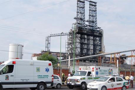 Muere trabajador de Pemex tras explosión en refinería de NL