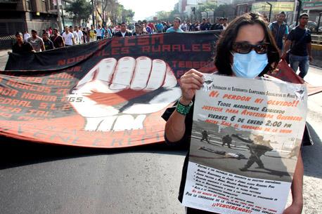 Destituyen a 7 funcionarios de Guerrero por caso Ayotzinapa