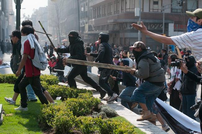 Fotos: Enfrentamiento en Bellas Artes