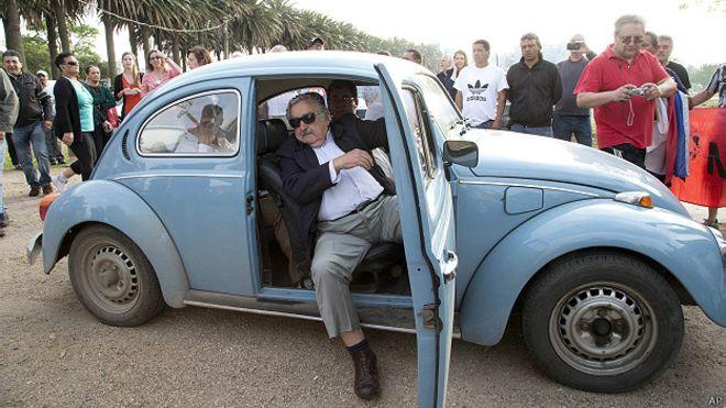 Un jeque quiere comprar el auto celeste de José Mujica
