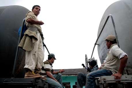 INM atribuye al narco el secuestro de migrantes