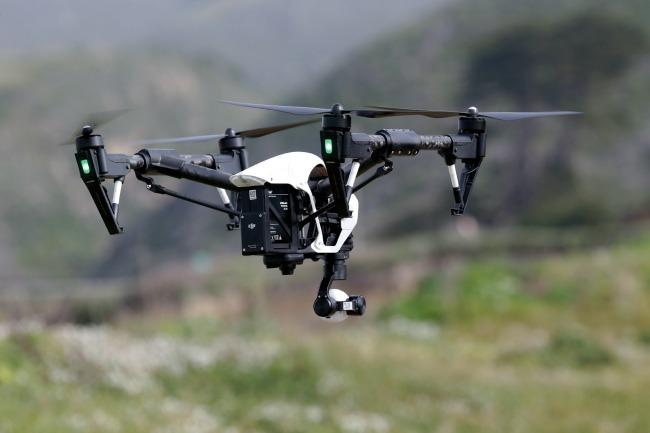 Sólo de día y lejos de aeropuertos: las nuevas reglas para usar drones en México