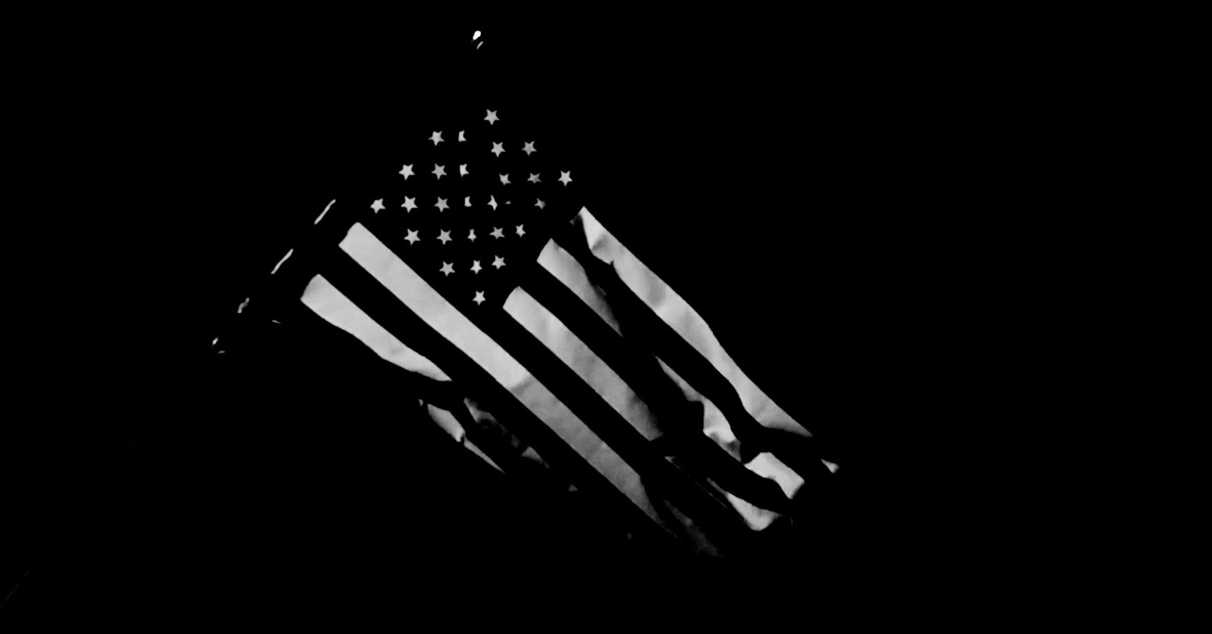 Cárcel o perder la ciudadanía, los castigos que quiere Trump por quemar la bandera de EU