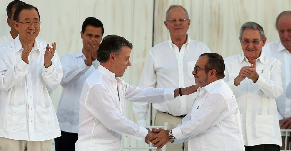 Las FARC y Colombia firman histórico acuerdo de paz