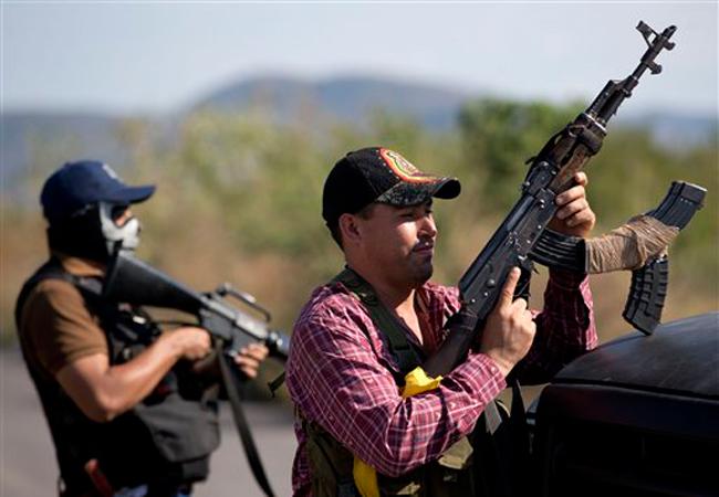 Primer diálogo Gobernación-Autodefensas; CNDH rectifica que sólo hubo dos muertos