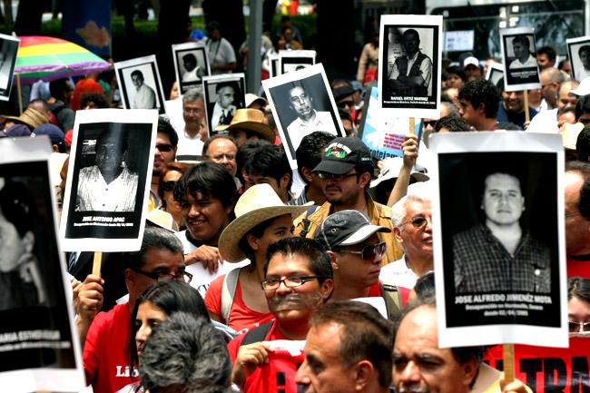Piden PRI, PAN y PRD federalizar delitos contra periodistas