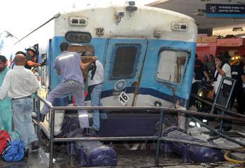 Identifican a los 50 muertos por choque de tren en Argentina