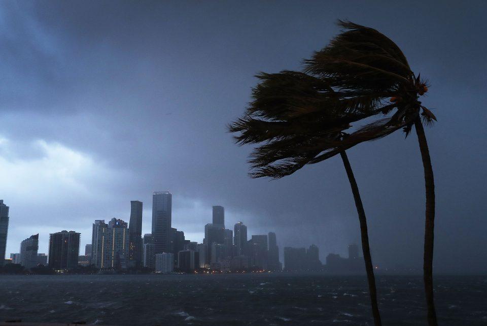 Katia se degrada a depresión tropical; Irma azota Cuba con vientos de 250 km/h y va a Florida