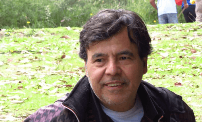 10 años en el exilio: La historia del periodista que perdió todo por indagar corrupción en Sinaloa