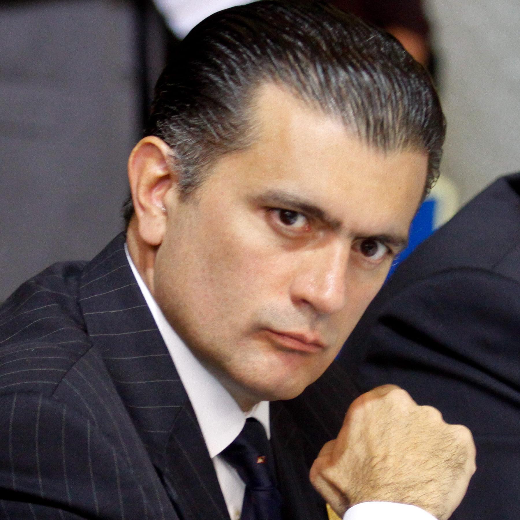 Lujambio no claudica; quiere ser el <i>gallo</i> del PAN en 2012