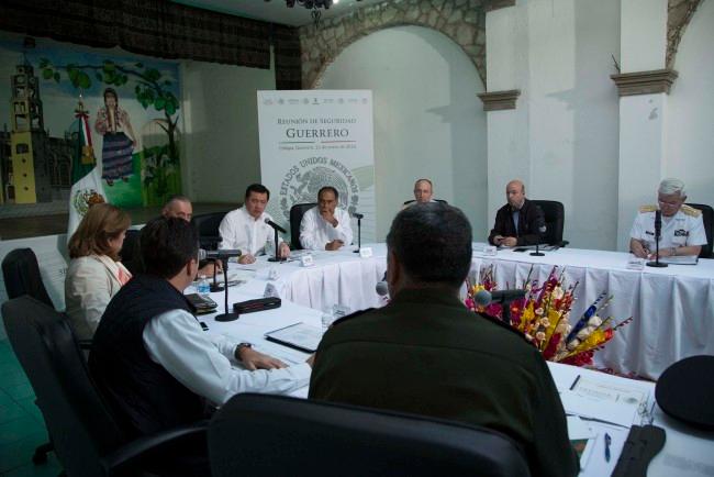 Anuncia Osorio Chong la construcción de un cuartel y mayor despliegue militar en Guerrero