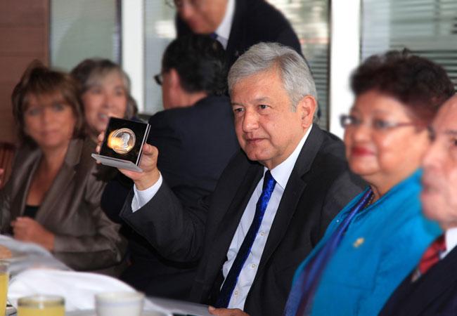 “Ni me rindo, ni me retiro”: AMLO