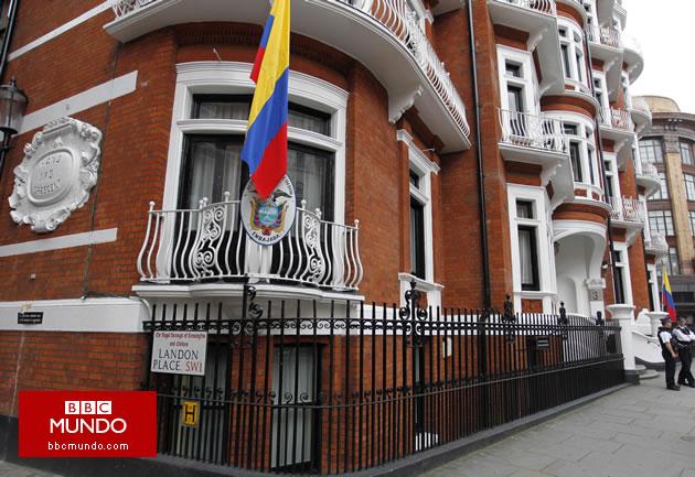 ¿Cómo puede Assange salir de la embajada de Ecuador?