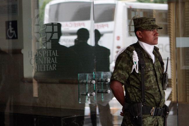 Aún convaleciente, Peña asegura que no se despega del “teléfono rojo”