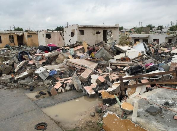 Van 13 muertos por tornado en Coahuila