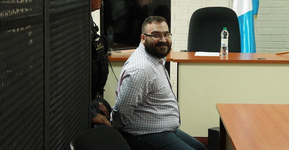 Fiscalía de Veracruz archivó en un solo día 13 averiguaciones contra Duarte que le remitió PGR