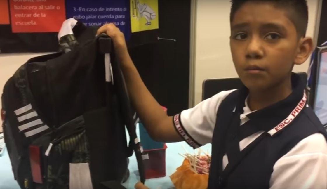 Un niño en Tamaulipas crea una mochila para protegerse de las balaceras