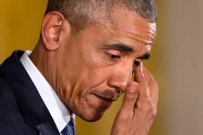 Obama llora por los menores muertos durante tiroteos en EU