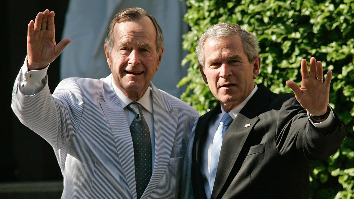 George Bush padre abandona a los republicanos, votará por Clinton, reporta CNN