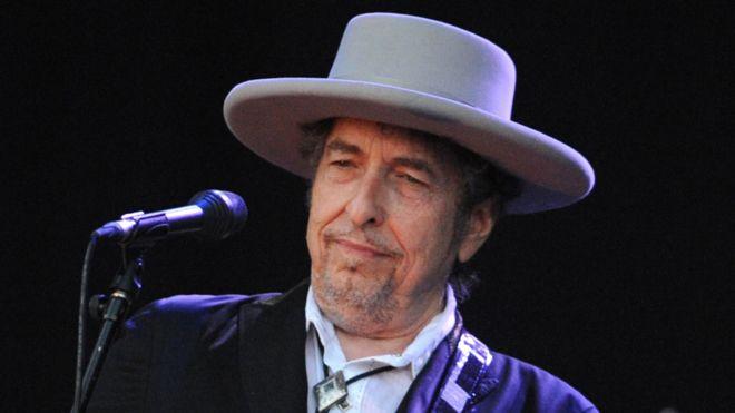 Quitan del sitio web de Bob Dylan toda mención a que ganó el premio Nobel de Literatura