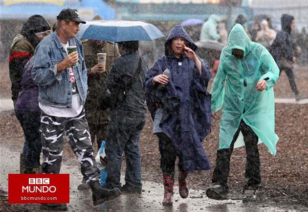 El secreto para mojarse menos bajo la lluvia: ¿ir rápido o lento?