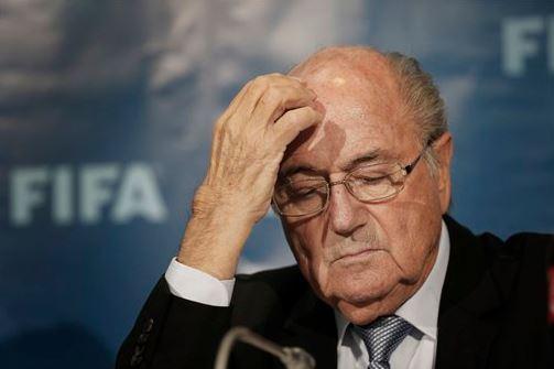 Blatter y otros dirigentes se otorgaron aumentos salariales por 80 mdd: FIFA