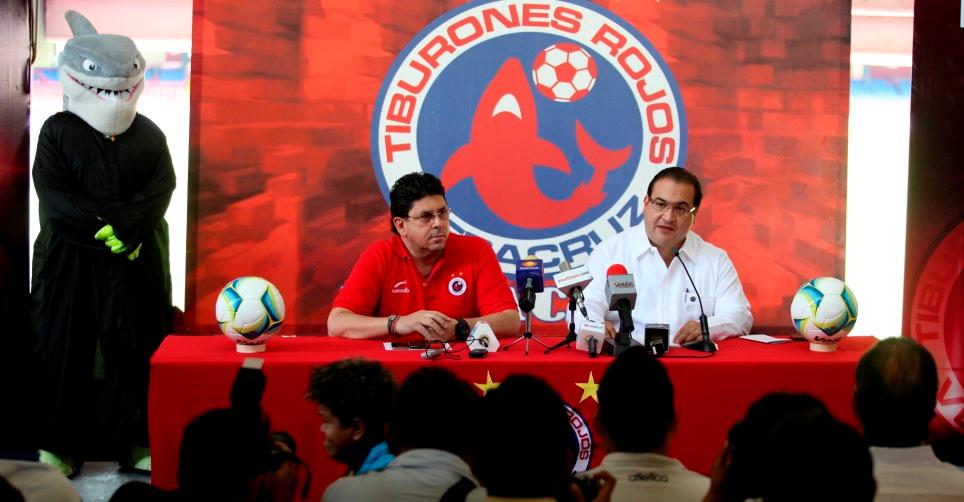 Auditoría estatal indaga el contrato que otorgó Duarte para explotar la marca Tiburones Rojos