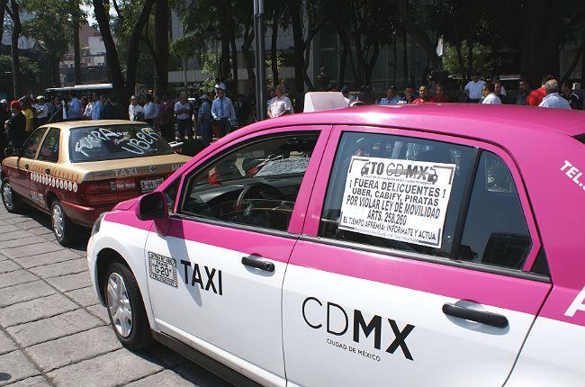 Taxistas piden que GDF cree una app para dar servicio; Uber y Cabify, a favor de la regulación
