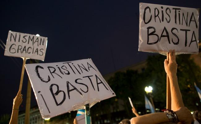 Autoridades de Argentina dicen que no hay restos de pólvora en las manos del fiscal muerto