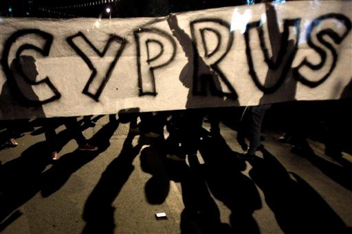 Logra Chipre acuerdo para impedir la bancarrota