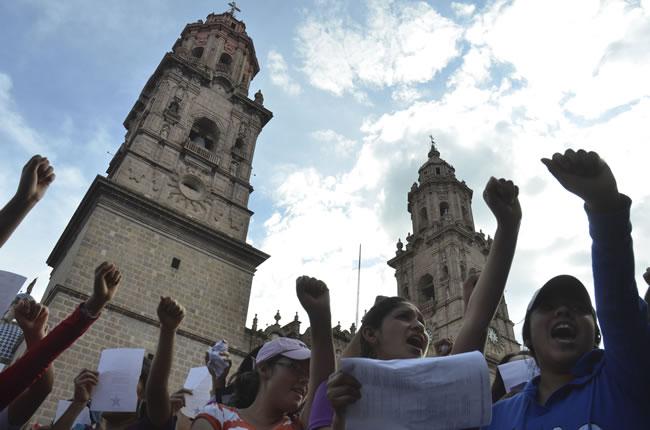 Anuncia CNTE paro indefinido y plantón en apoyo a normalistas