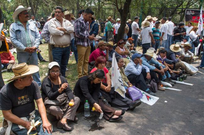 Campesinos bloquean Paseo de la Reforma; piden apoyo a proyectos agrícolas
