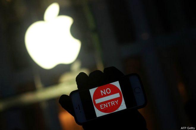 La agencia AP demanda al FBI por desbloquear iPhone del atacante de San Bernardino
