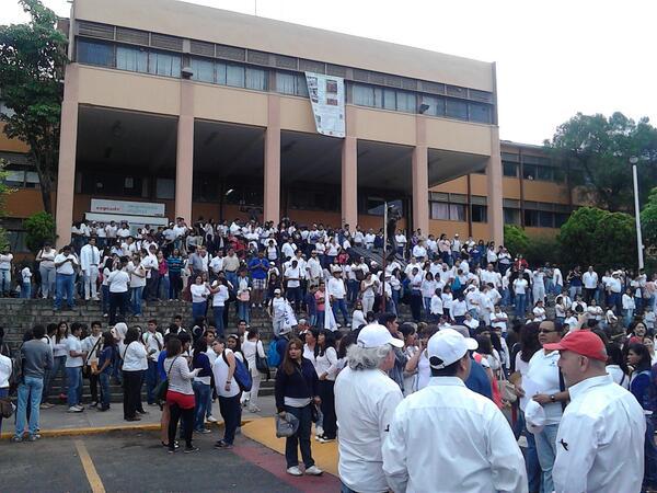 16 mil marchan en Morelos por asesinato de catedrático de la UAEM (imágenes)