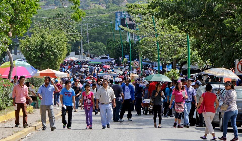 Empresarios promueven amparo por omisiones del gobierno ante bloqueos de la CNTE