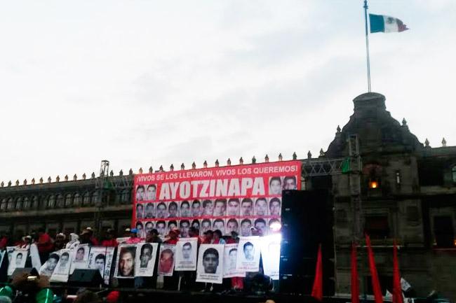 PGR busca acreditar que normalistas de Ayotzinapa fueron víctimas de desaparición forzada: Peña