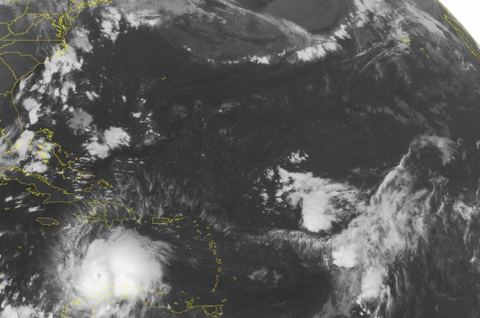 Matthew, el huracán más fuerte en el Atlántico desde 2007, baja a categoría 4 y va hacia Jamaica