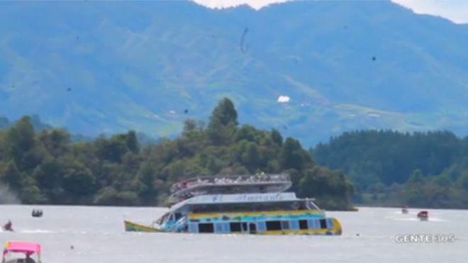 Al menos 9 muertos tras hundirse un barco con 170 personas a bordo en Colombia