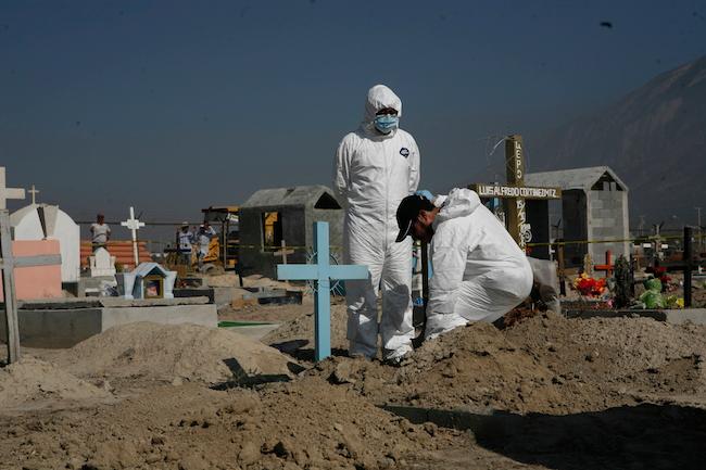 Una cruz sin nombre: Por primera vez, familiares hacen peritaje independiente para confrontar resultados de autoridades