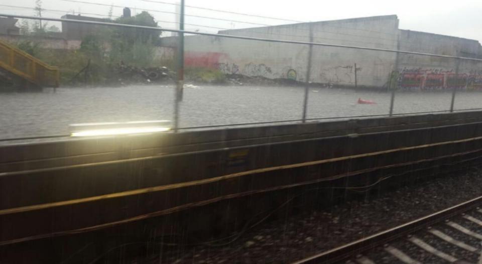 Nuevamente la lluvia causa encharcamientos en la CDMX; el Metro suspende servicio