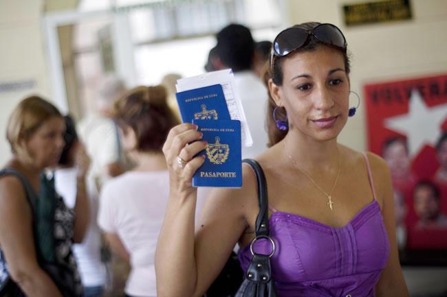 Cubanos ya pueden viajar al exterior sin pedir permiso