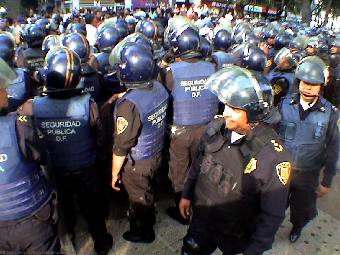 Toman granaderos predios en La Malinche