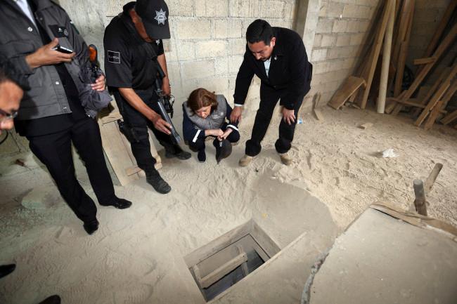 Detienen al dueño de la casa con el túnel por el que escapó “el Chapo”