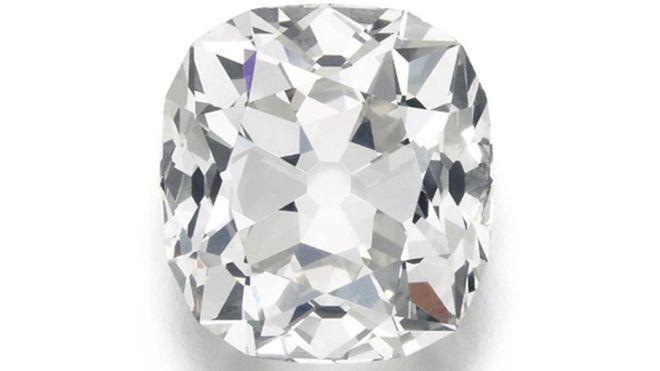 Anillo de diamantes comprado en 15 dls en una venta de garage es subastado en 800,000 dls