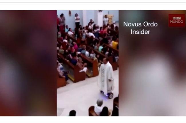 El sacerdote que provocó la ira de la Iglesia por hacer misa en un hoverboard
